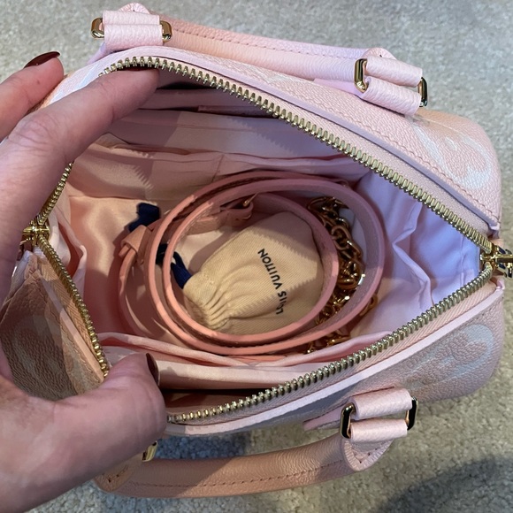 Louis Vuitton by the pool speedy 20 in pink - Picture 15 of 17